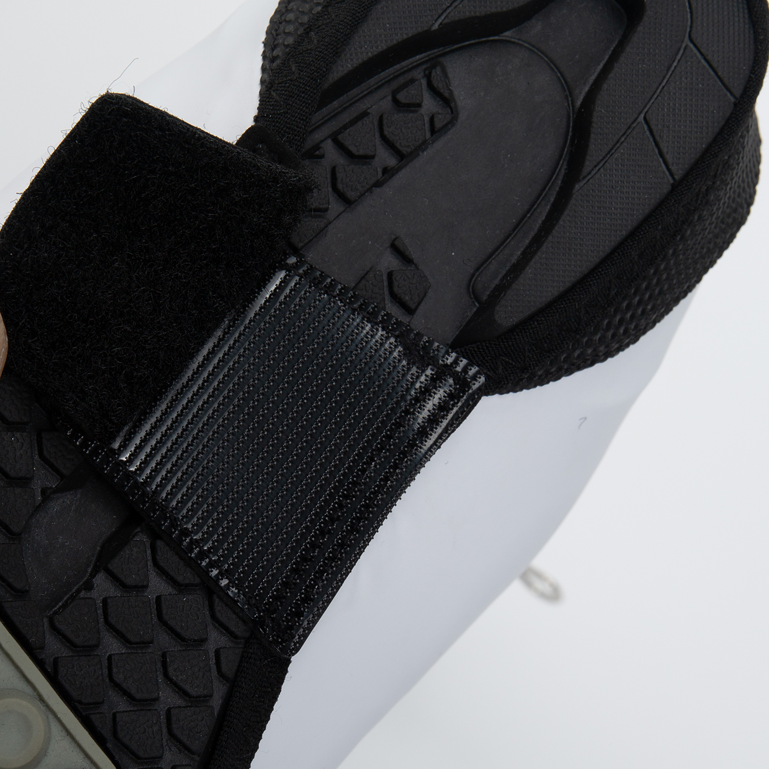 YKYW Men Windproof Waterproof  - Men Shoes White Colour บทวิจารณ์และราคา