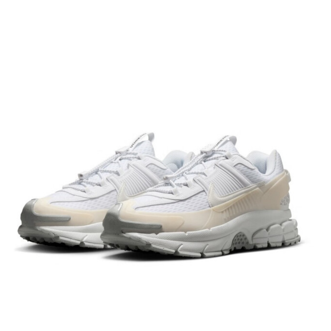 Nike's New Lightweight, Comfor - Men Shoes Must Have บทวิจารณ์และราคา